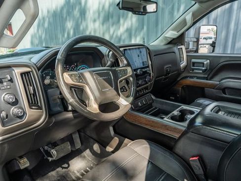 Used 2018 GMC Sierra 2500 Denali w/ Duramax Plus Package AWD/4WD image 23