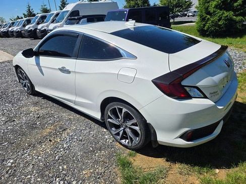 Used 2019 Honda Civic Touring image 10