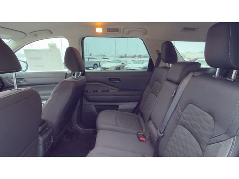 New 2026 Nissan Pathfinder SV image 32