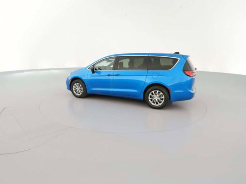 New 2026 Chrysler Pacifica Limited image 7
