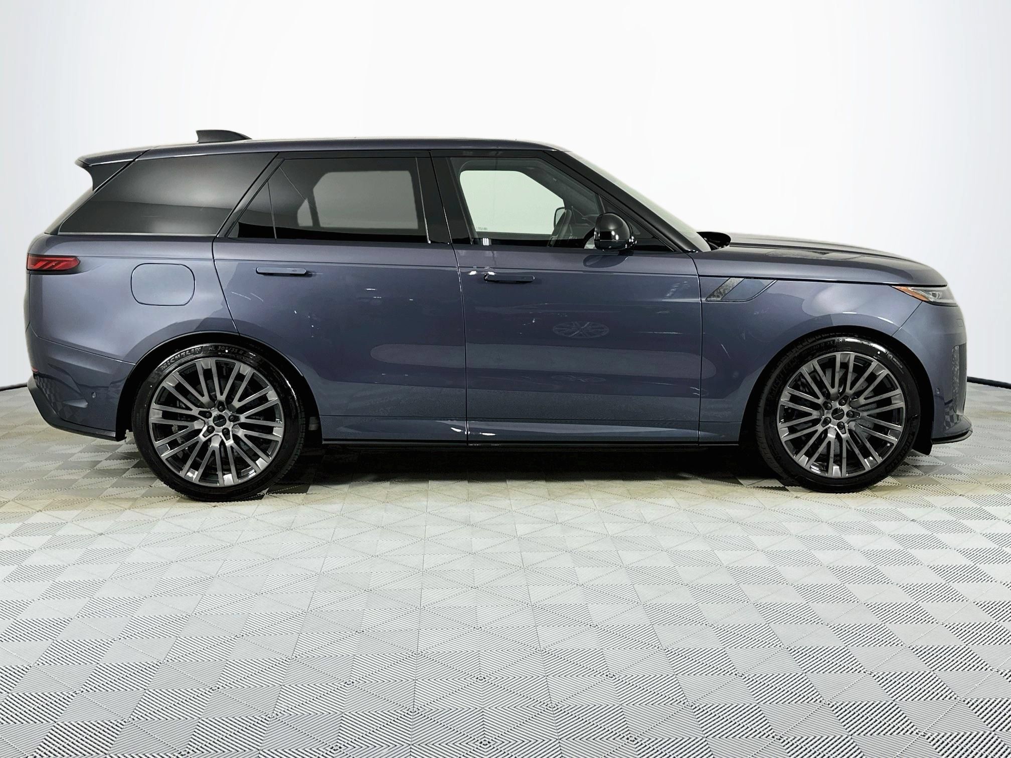 New 2026 Land Rover Range Rover Sport SV Carbon AWD/4WD image 4