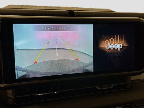 Used 2025 Jeep Wrangler Sahara image 22