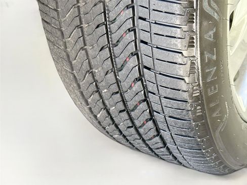 Used 2024 Cadillac Escalade ESV Premium Luxury image 32