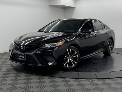 Used 2020 Toyota Camry SE w/ Audio Package FWD image 3