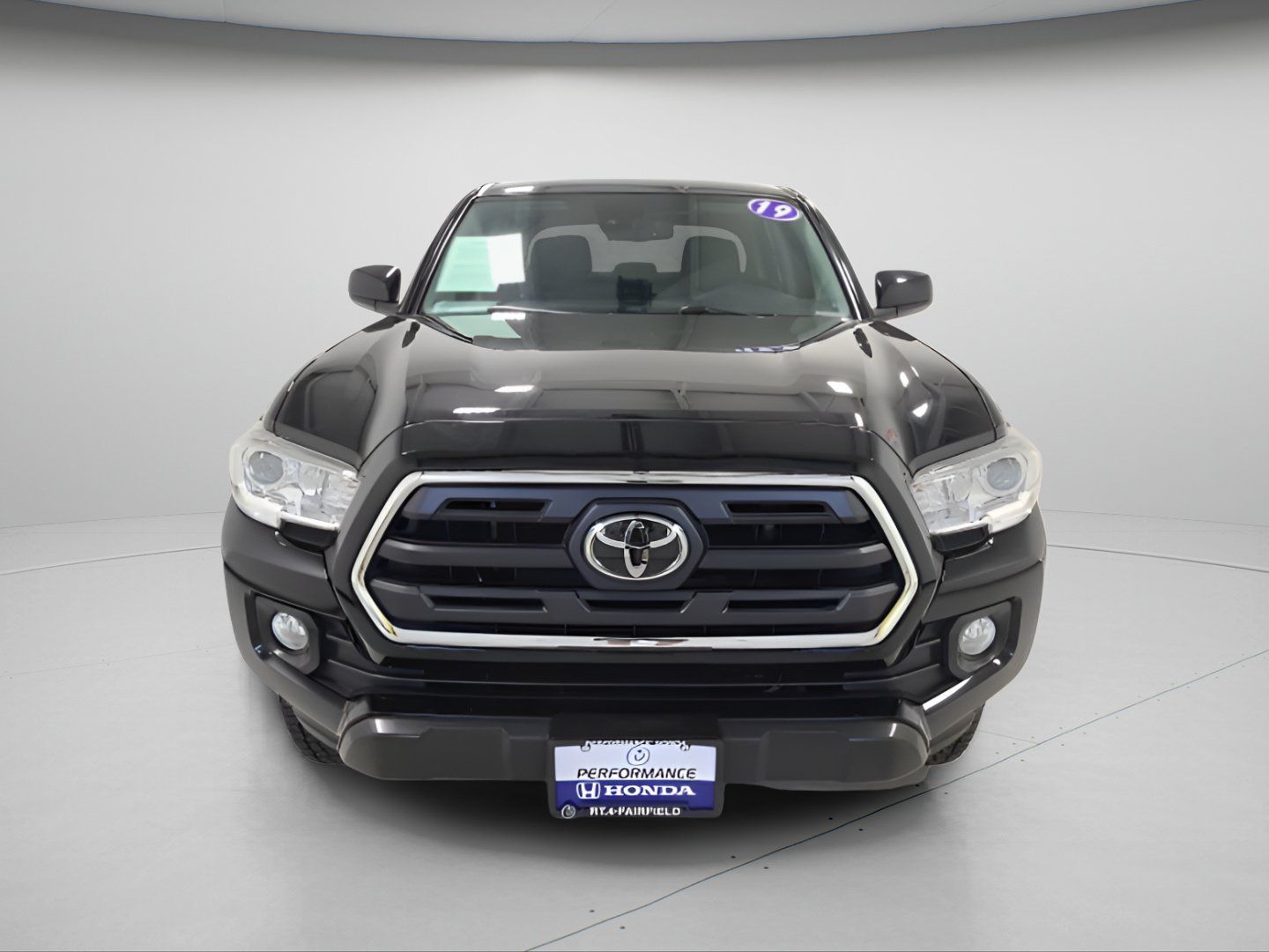 Used 2019 Toyota Tacoma SR5 AWD/4WD image 2