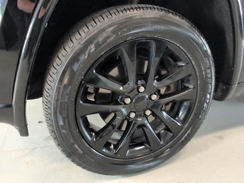 Used 2021 Jeep Grand Cherokee Laredo X AWD/4WD image 9