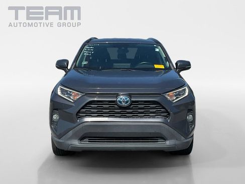 Used 2020 Toyota RAV4 XLE AWD/4WD image 2