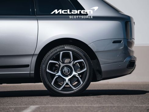 Used 2023 Rolls-Royce Cullinan Black Badge w/ Driver's Package image 18