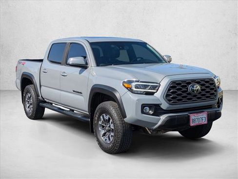 Used 2021 Toyota Tacoma TRD Off-Road w/ TRD Premium Off Road Package AWD/4WD image 3