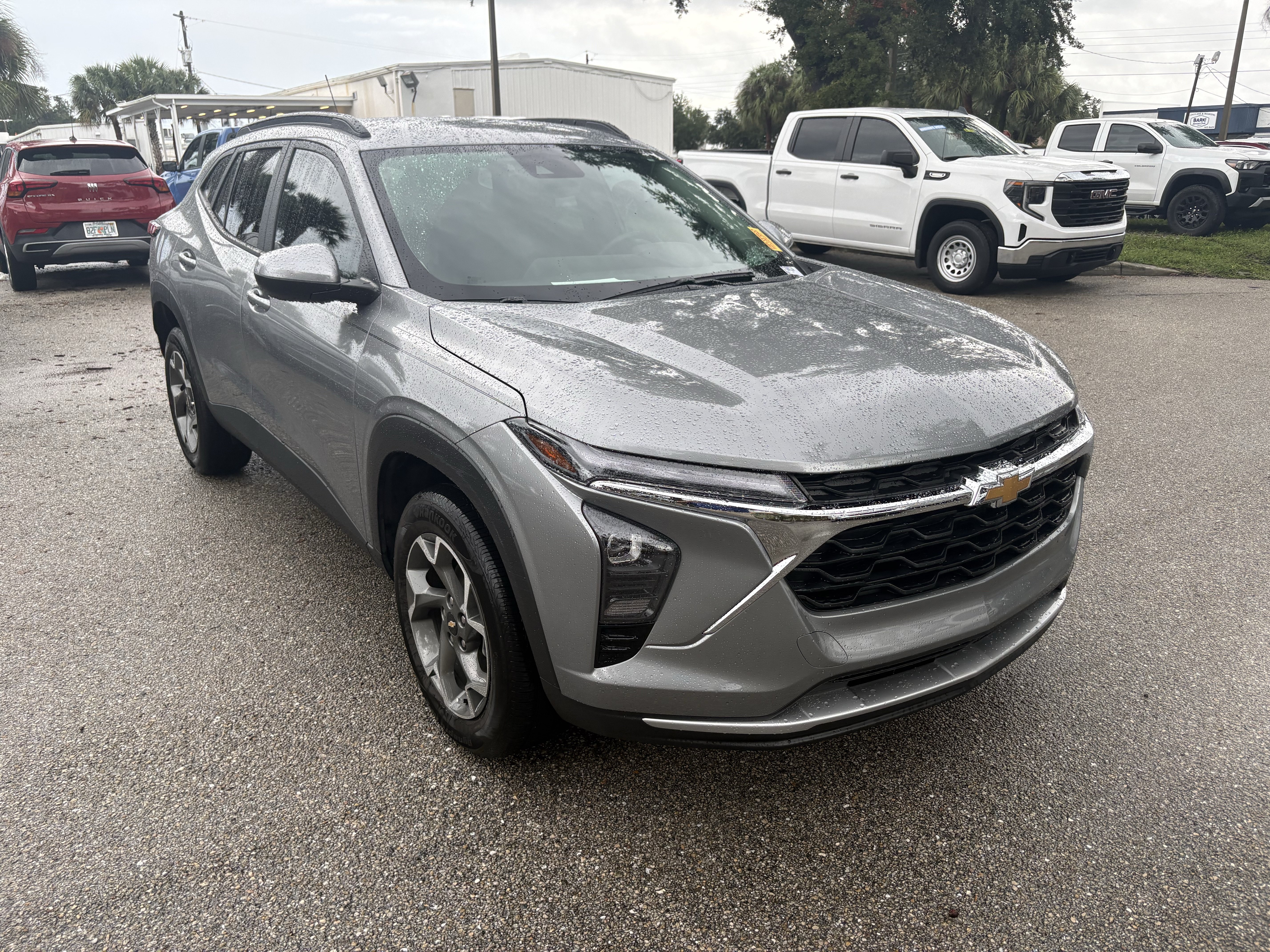 Used 2025 Chevrolet Trax LT w/ Driver Confidence Package FWD image 1