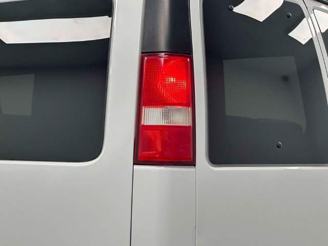 Used 2018 Chevrolet Express 2500 LT w/ LT Preferred Equipment Group RWD image 29