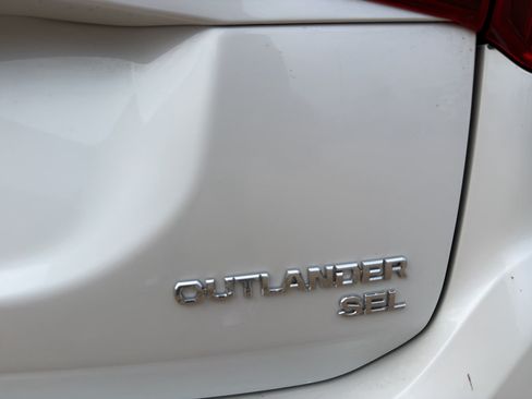 Used 2019 Mitsubishi Outlander ES AWD/4WD image 38
