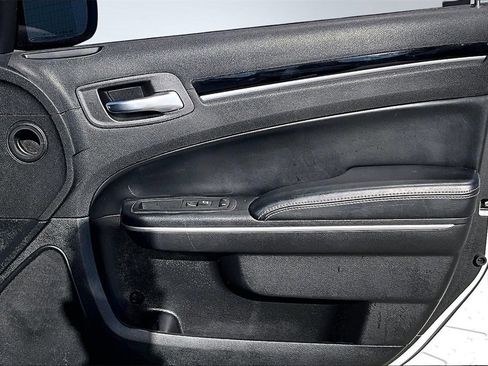 Used 2019 Chrysler 300 S image 25