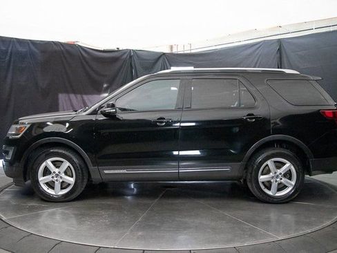 Used 2017 Ford Explorer XLT w/ Equipment Group 202A image 9