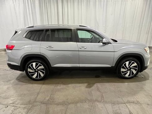 Used 2024 Volkswagen Atlas SEL AWD/4WD image 3