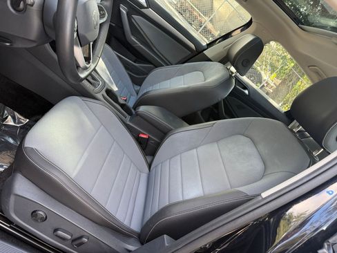 Used 2025 Volkswagen Jetta SE image 21