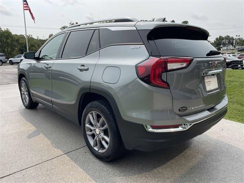 Used 2024 GMC Terrain SLT image 3
