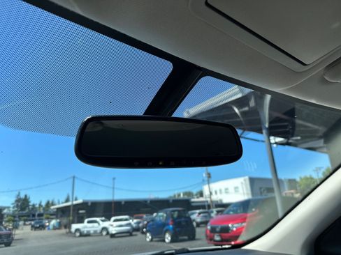 Used 2018 Nissan Pathfinder SV FWD image 16