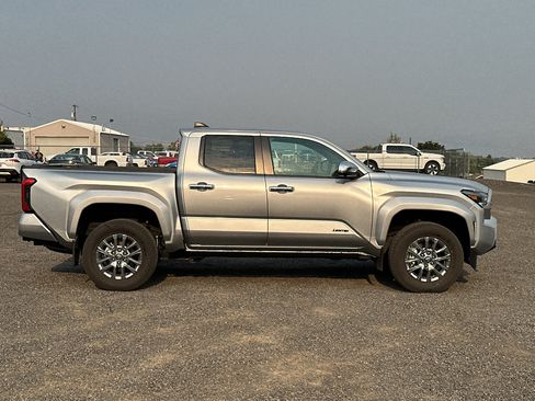 Certified 2025 Toyota Tacoma Limited AWD/4WD image 13