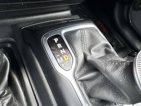 Used 2022 Jeep Wrangler Unlimited Sahara AWD/4WD image 22