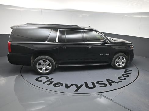 Used 2017 Chevrolet Suburban LT image 33