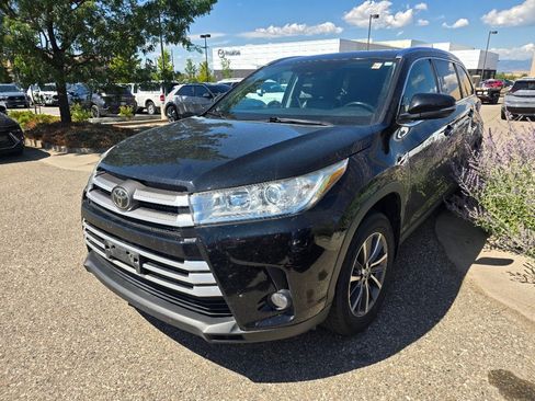 Used 2019 Toyota Highlander XLE AWD/4WD image 11