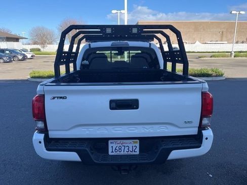 Used 2018 Toyota Tacoma TRD Off-Road image 6