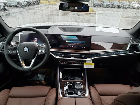 New 2026 BMW X5 xDrive50e image 13