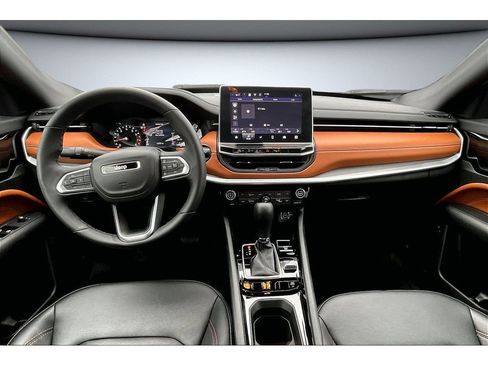 Used 2024 Jeep Compass Limited image 17