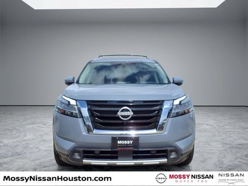 Used 2022 Nissan Pathfinder Platinum w/ Cargo Package FWD image 3