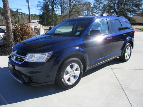 Used 2017 Dodge Journey SXT w/ Comfort/Convenience Group image 1