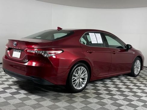Used 2020 Toyota Camry XLE w/ Sunroof Package FWD image 8