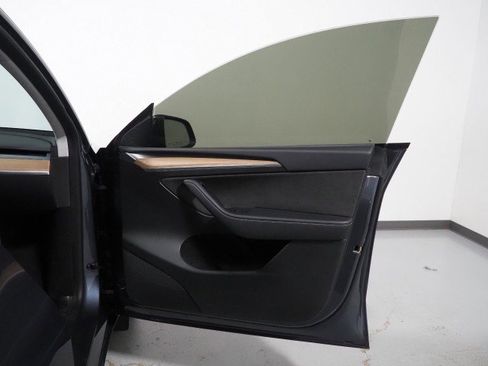 Used 2023 Tesla Model Y Long Range image 56