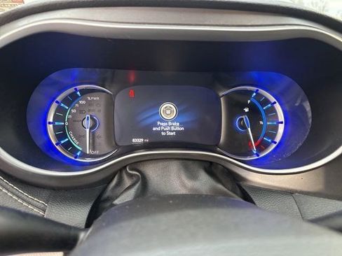 Used 2022 Chrysler Pacifica Touring-L w/ Uconnect Theater Family Group image 15