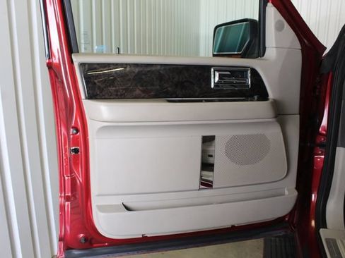 Used 2015 Lincoln Navigator 2WD image 9