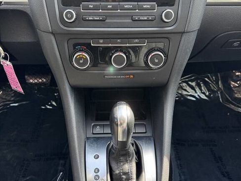 Used 2012 Volkswagen Golf 4-Door FWD image 17