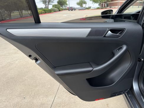 Used 2016 Volkswagen Jetta SE FWD image 17