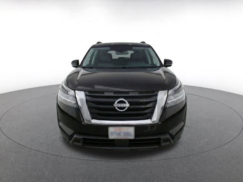 Used 2025 Nissan Pathfinder SV FWD image 2