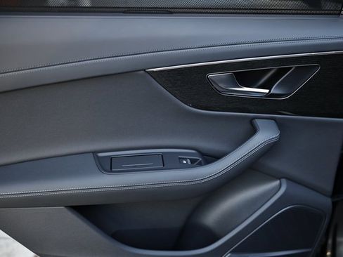 Used 2025 Audi Q7 3.0T Prestige image 23