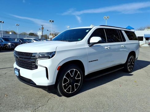 Certified 2022 Chevrolet Suburban RST w/ Sport Performance Package image 6