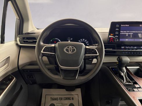 Used 2021 Toyota Sienna LE image 12