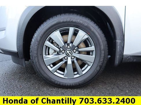 Used 2022 Nissan Pathfinder SV image 35