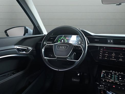 Used 2024 Audi Q8 e-tron Premium image 35