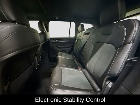 New 2025 Jeep Grand Cherokee Altitude image 11