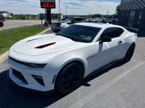 Used 2018 Chevrolet Camaro SS w/ Redline Edition RWD image 4