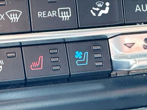 Used 2024 Ford Expedition XLT image 21