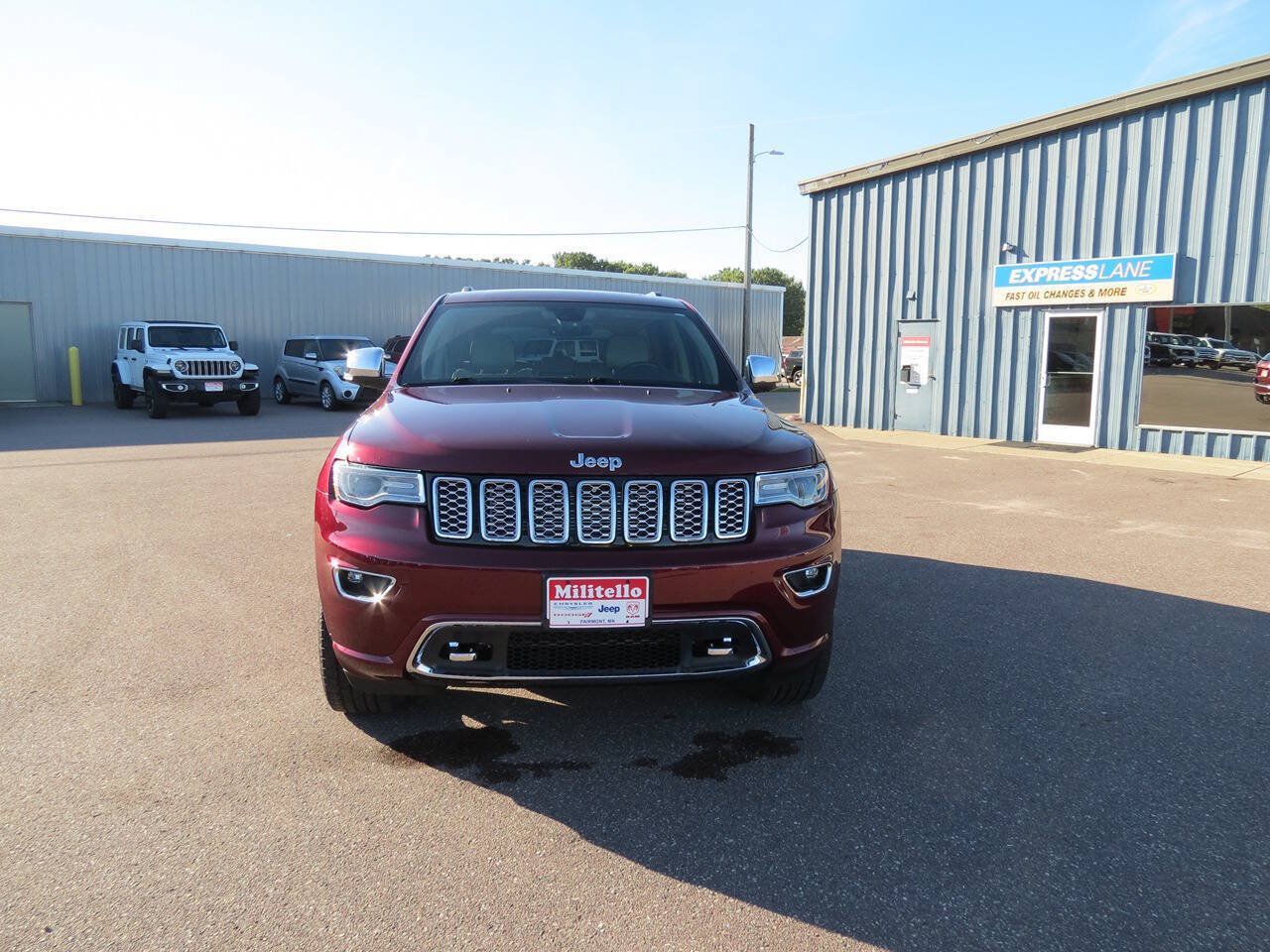 Used 2017 Jeep Grand Cherokee Overland AWD/4WD image 3