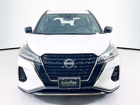 Used 2024 Nissan Kicks SR image 2