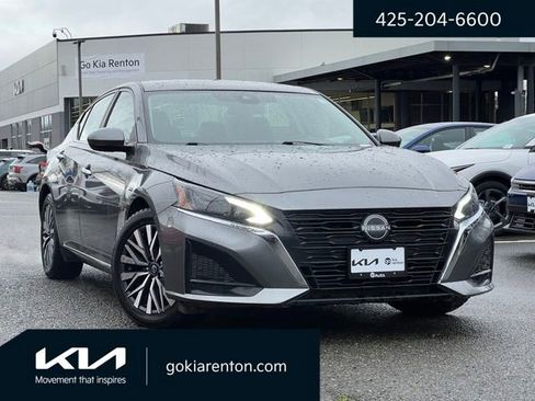 Used 2023 Nissan Altima 2.5 SV image 1