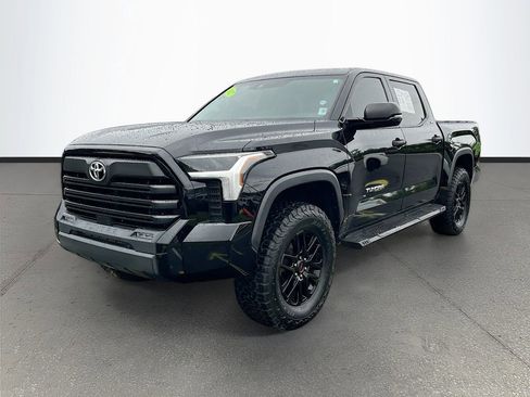 Used 2022 Toyota Tundra SR5 w/ SR5 Convenience Package AWD/4WD image 3